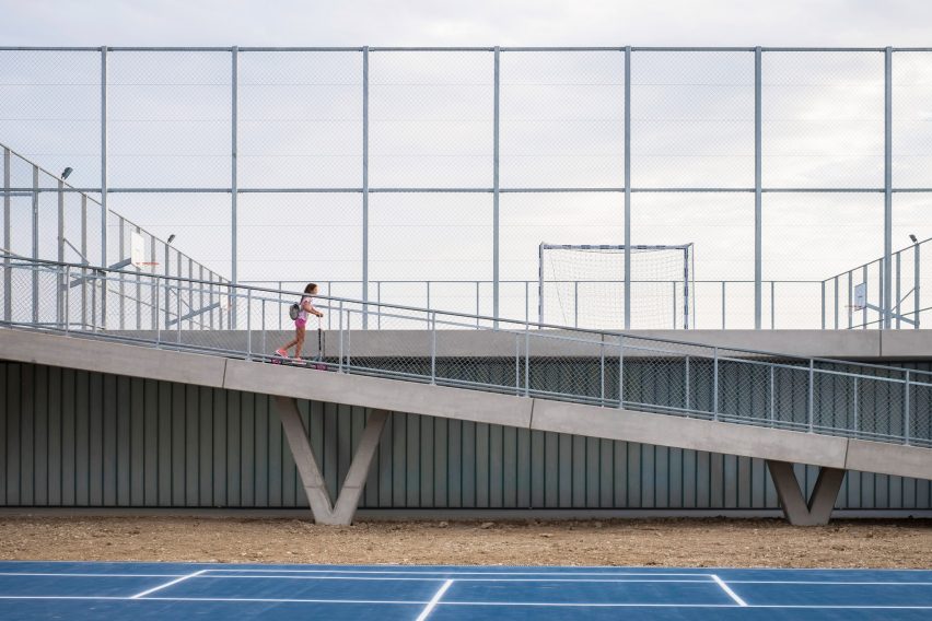 Pazdigrad Primary School by x3m