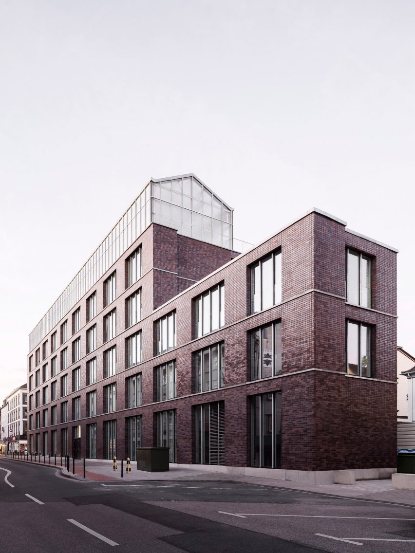 Rooftop Greenhouse offices by Kuehn Malvezzi