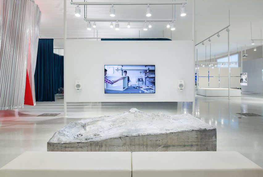 Thematic exhibition explored the "collective city" at the Seoul Biennale 2019