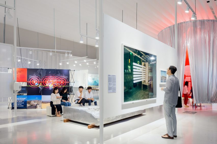 Thematic exhibition explored the "collective city" at the Seoul Biennale 2019