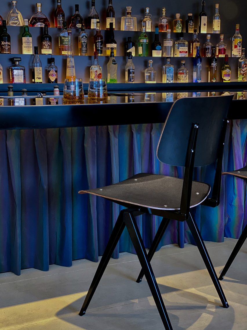 Sundukovy Sisters use reflective surfaces to illuminate Moscow bar