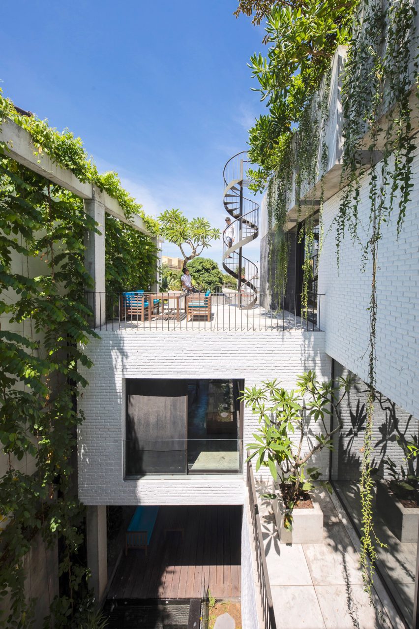 Thang House by Vo Trong Nghia Architects