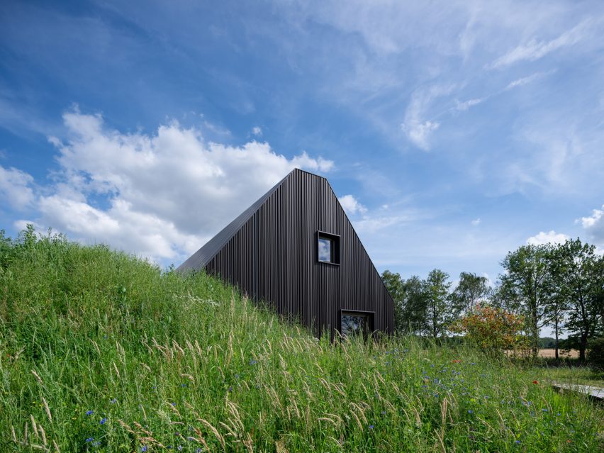 Villa Vught with hidden corridor by Mecanoo