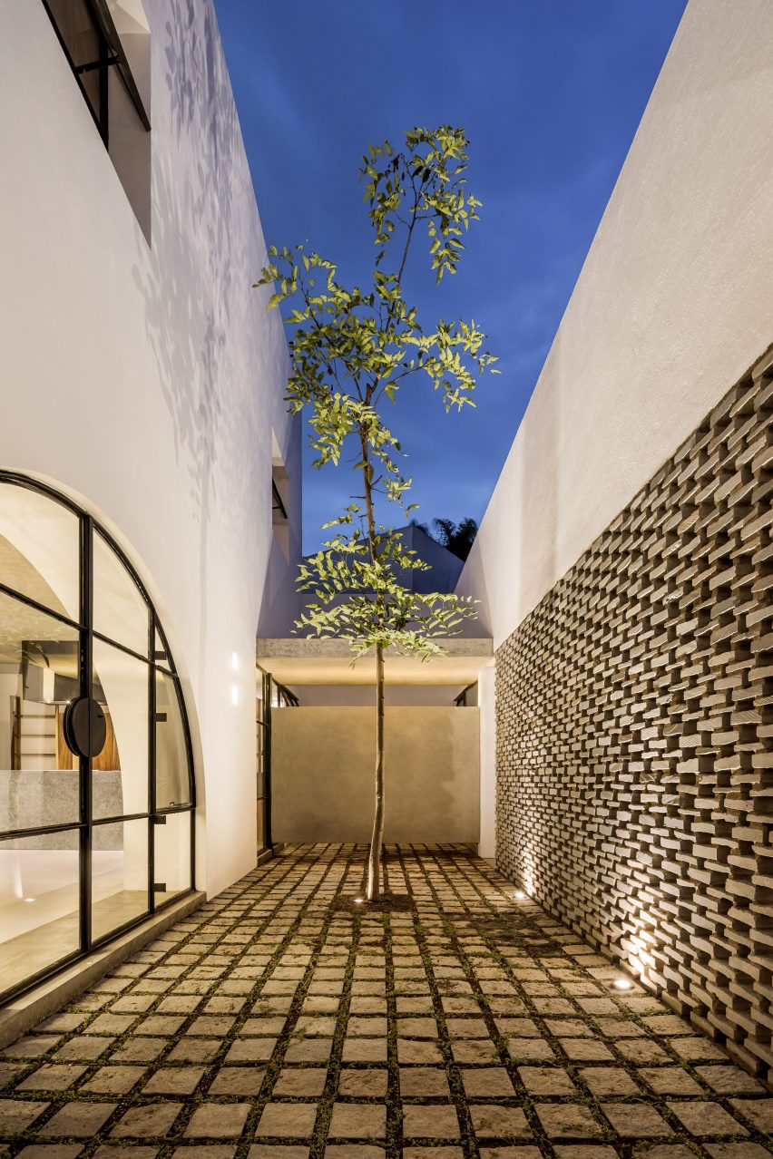Casa A690 by Fino Lozano