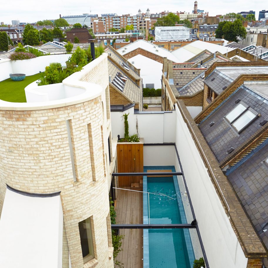 Alex Michaelis wraps his London family home with curvy brickwork walls