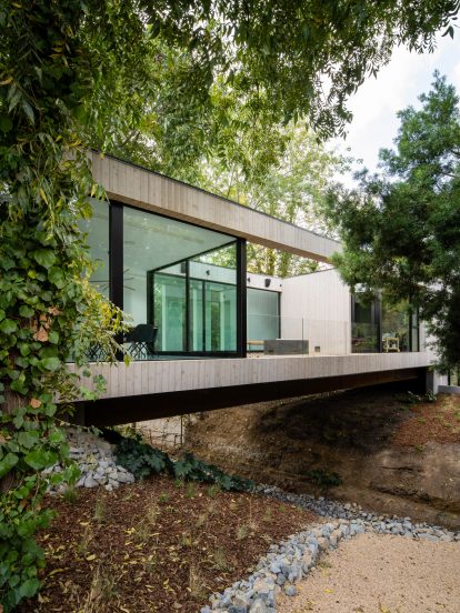 Bridge House by Dan Brunn Architecture