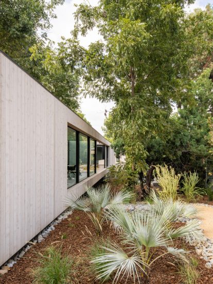 Bridge House by Dan Brunn Architecture