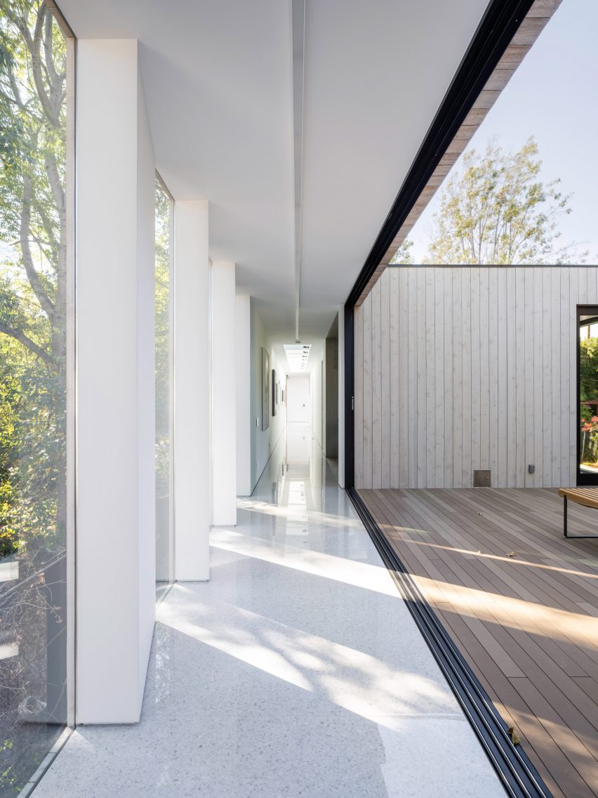 Bridge House by Dan Brunn Architecture
