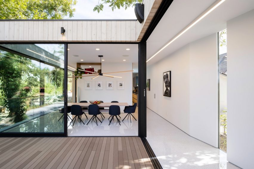 Bridge House by Dan Brunn Architecture