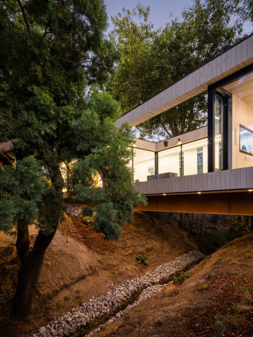 Bridge House by Dan Brunn Architecture