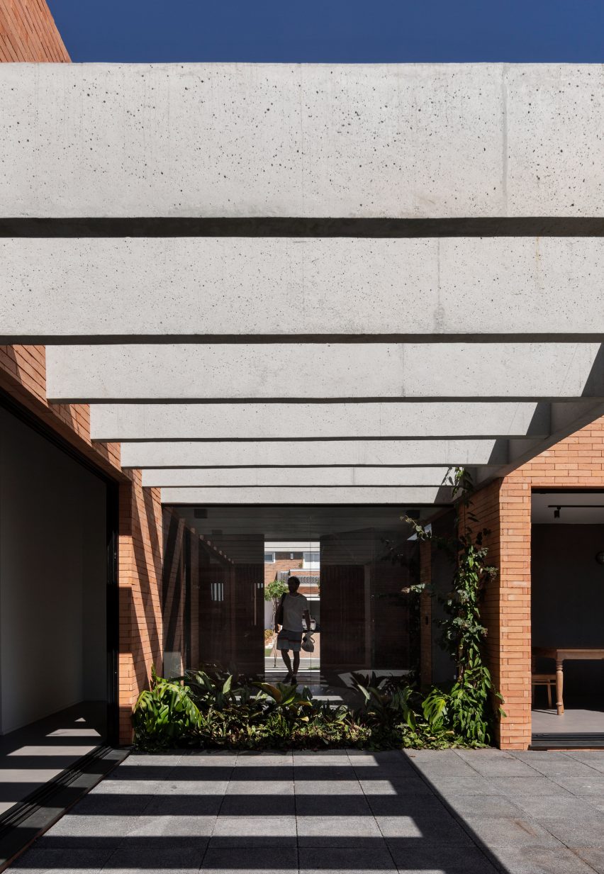 Courtyard House​ by Bernardo Richter