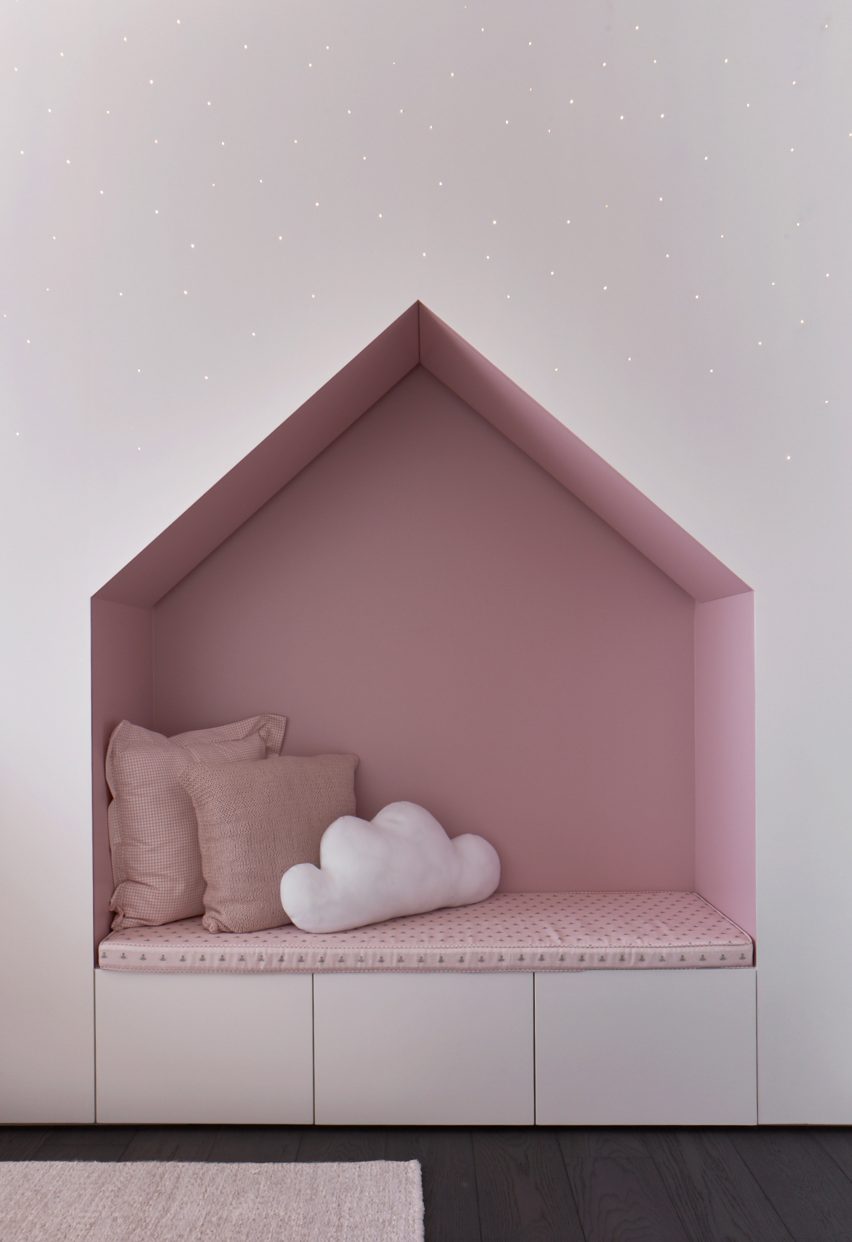 Flat 12 by MK27