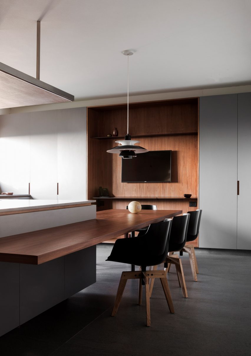 Flat 12 by MK27