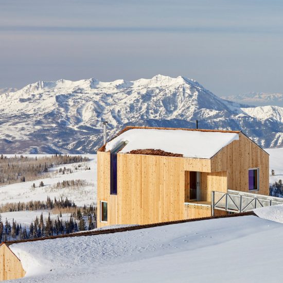 Horizon winter sports resort by MacKay-Lyons Sweetapple
