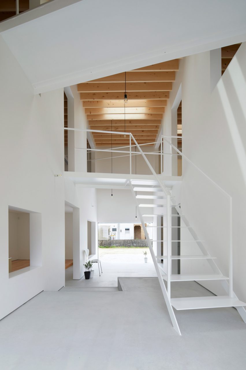 House in Kadogawa by Atelier Kento Eto