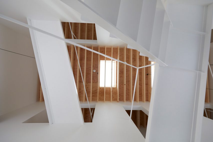 House in Kadogawa by Atelier Kento Eto
