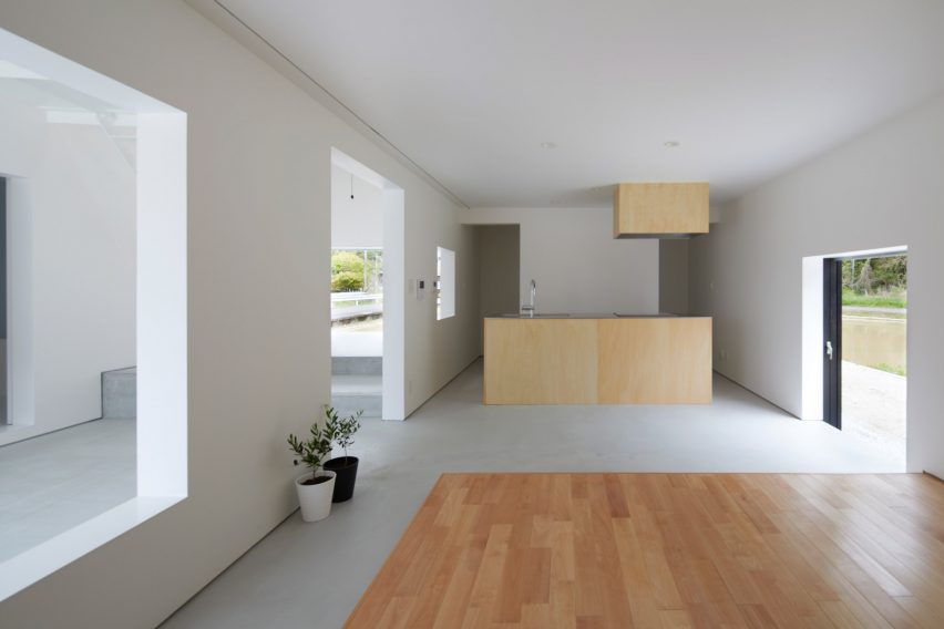 House in Kadogawa by Atelier Kento Eto