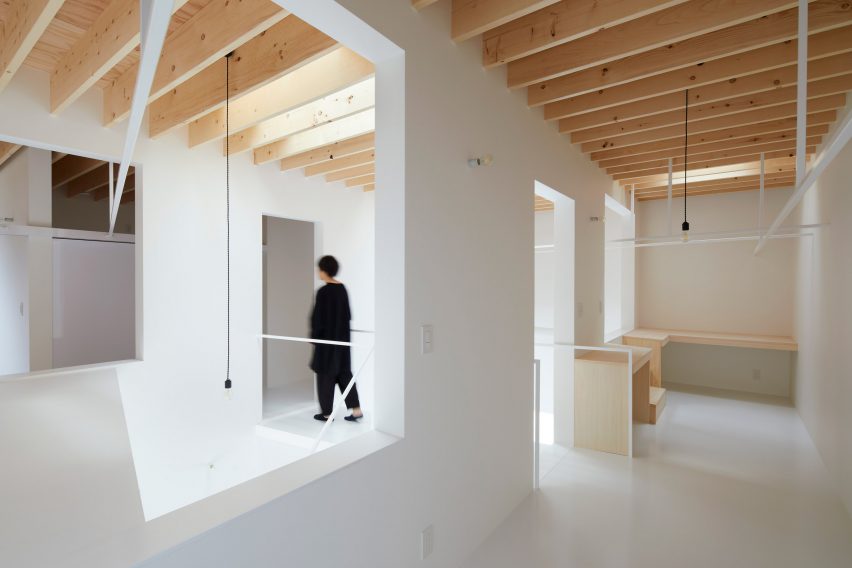 House in Kadogawa by Atelier Kento Eto