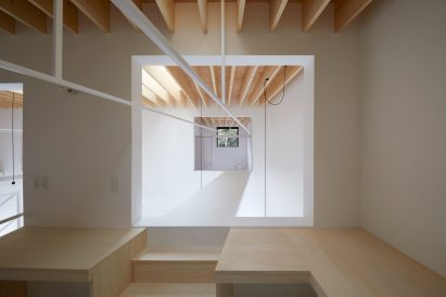 House in Kadogawa by Atelier Kento Eto