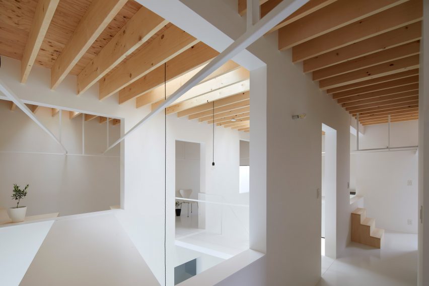 House in Kadogawa by Atelier Kento Eto