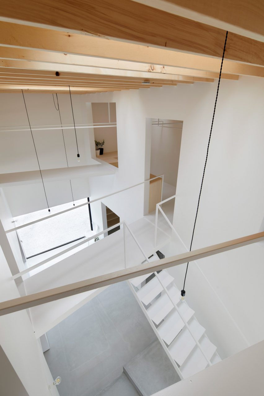 House in Kadogawa by Atelier Kento Eto