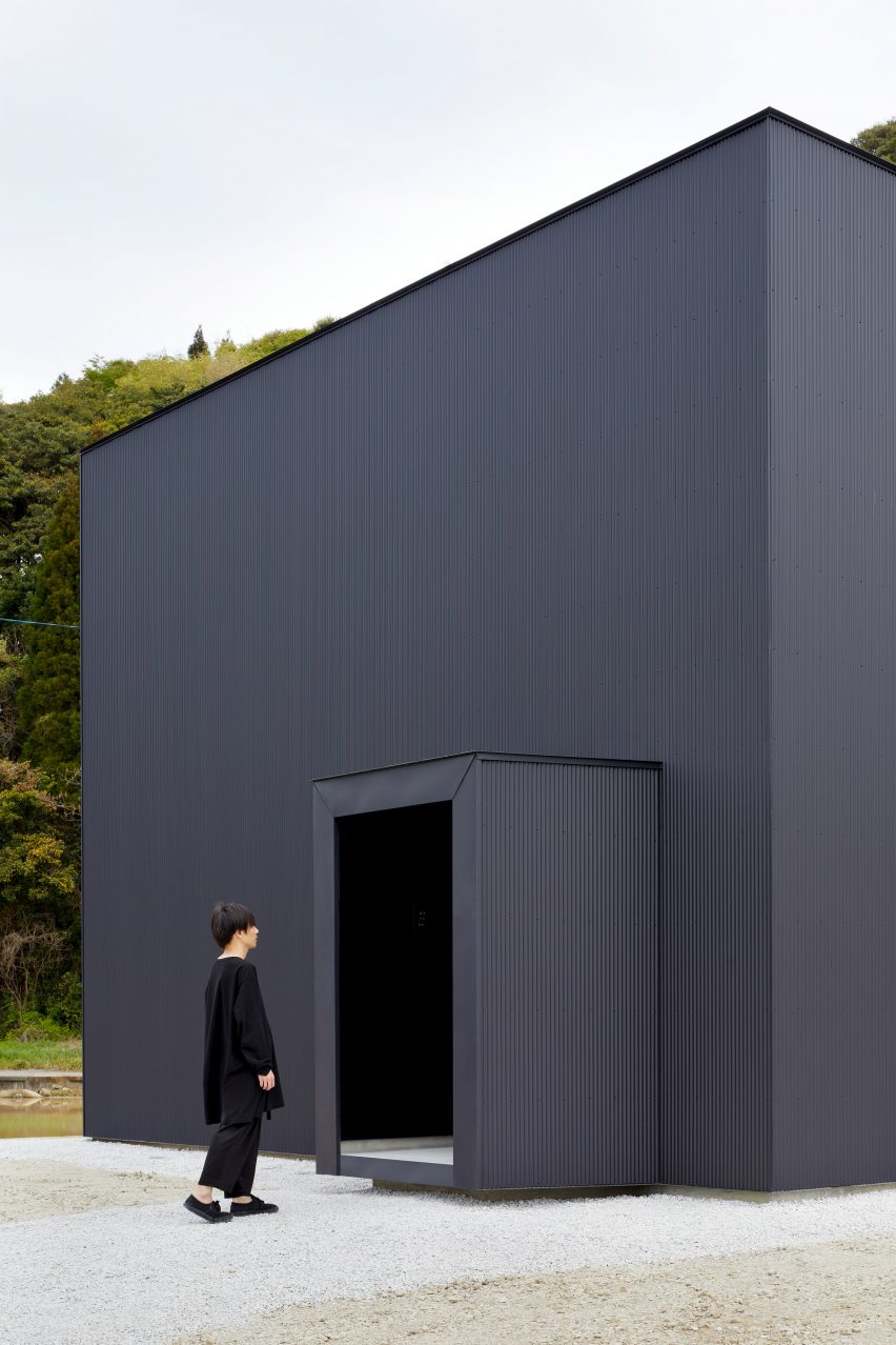 House in Kadogawa by Atelier Kento Eto