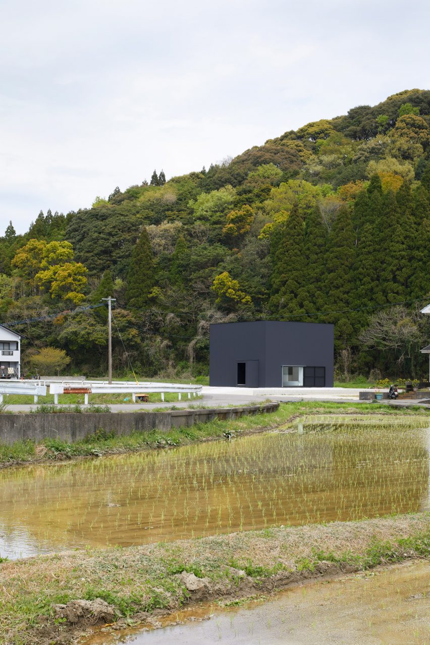 House in Kadogawa by Atelier Kento Eto