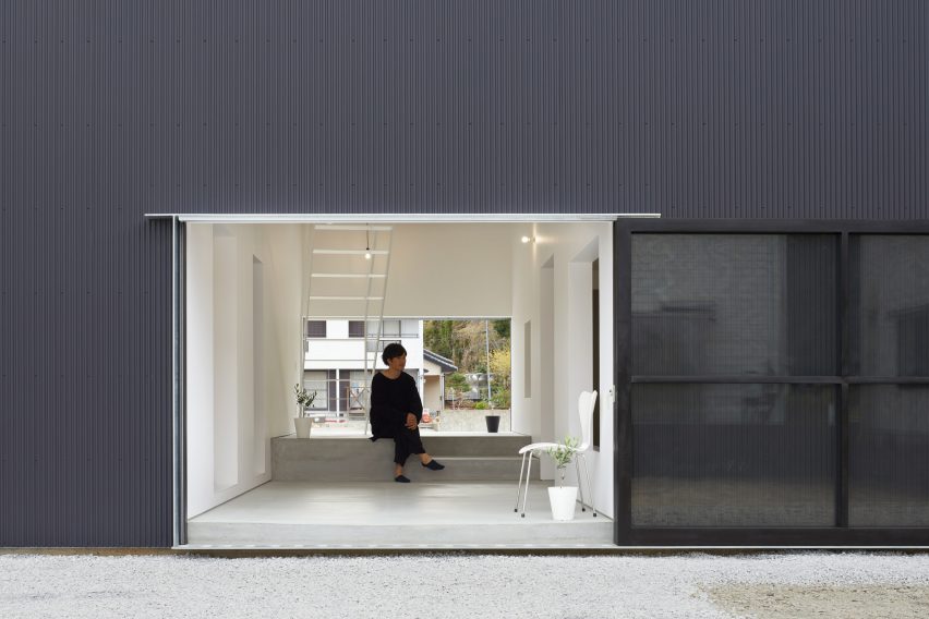 House in Kadogawa by Atelier Kento Eto