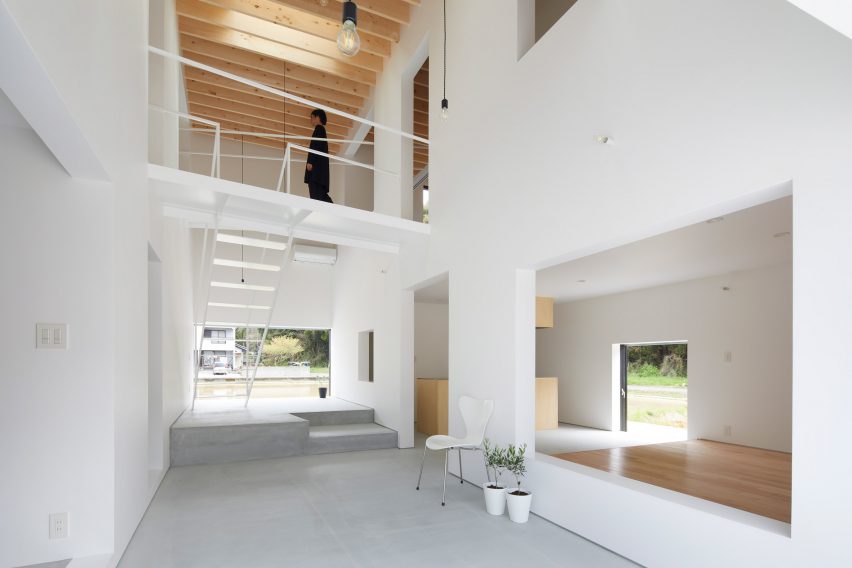 House in Kadogawa by Atelier Kento Eto