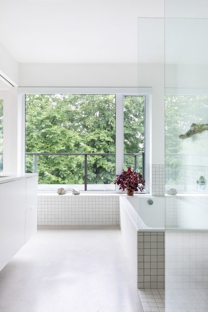 House with Two Bay Windows by D'Arcy Jones Architects