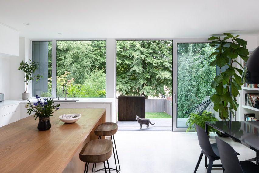 House with Two Bay Windows by D'Arcy Jones Architects