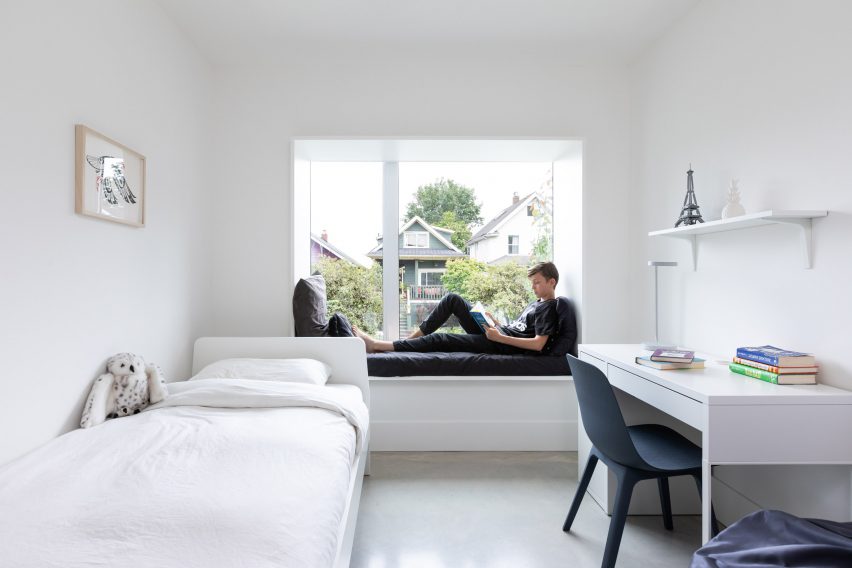 House with Two Bay Windows by D'Arcy Jones Architects