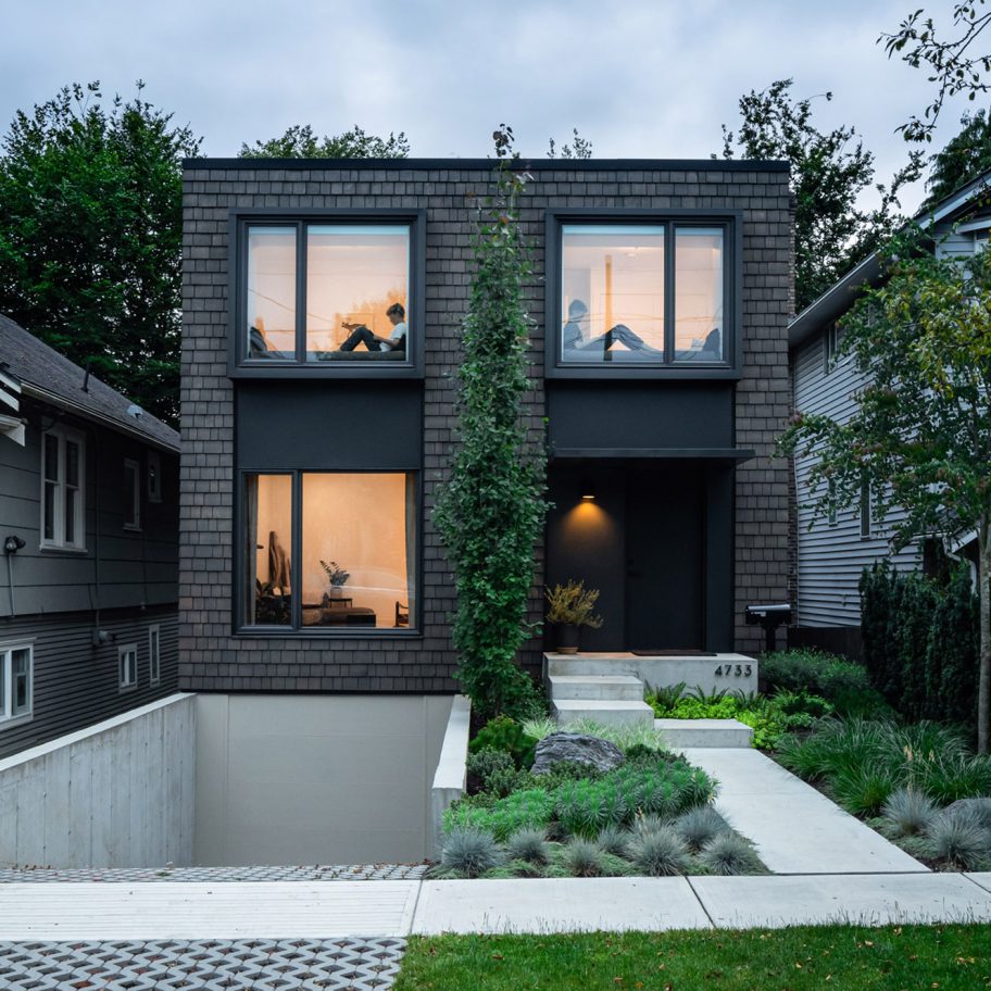 House with Two Bay Windows by D'Arcy Jones Architects