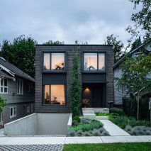 House with Two Bay Windows by D'Arcy Jones Architects