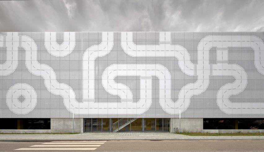 Lego car park in Billund by CEBRA 