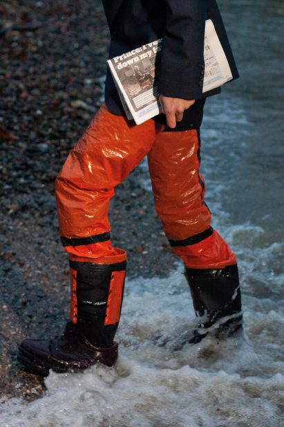 Nicholas Bennett designs flood-proof commuter suit for rising sea levels