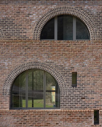 Nithurst Farm by Adam Richards in England, UK