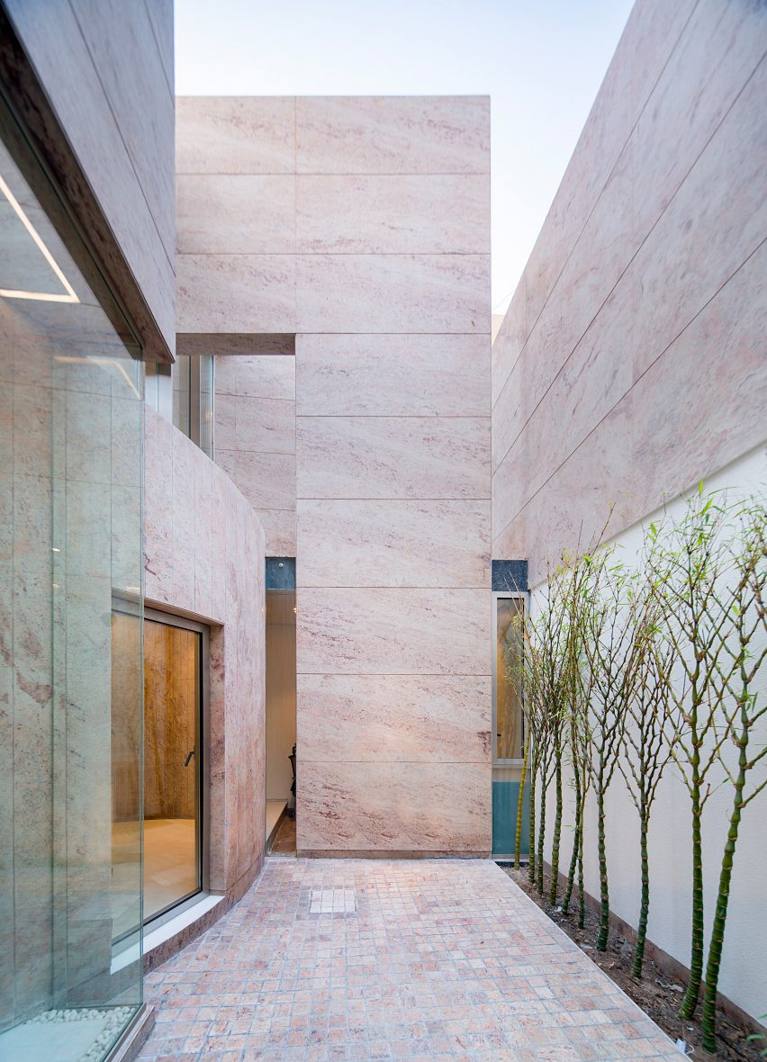 Office 543 by Charged Voids
