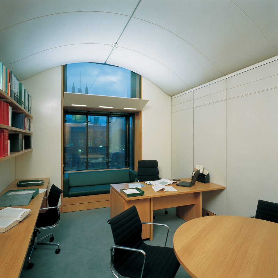 High-tech architecture guide: Portcullis House by Michael Hopkins