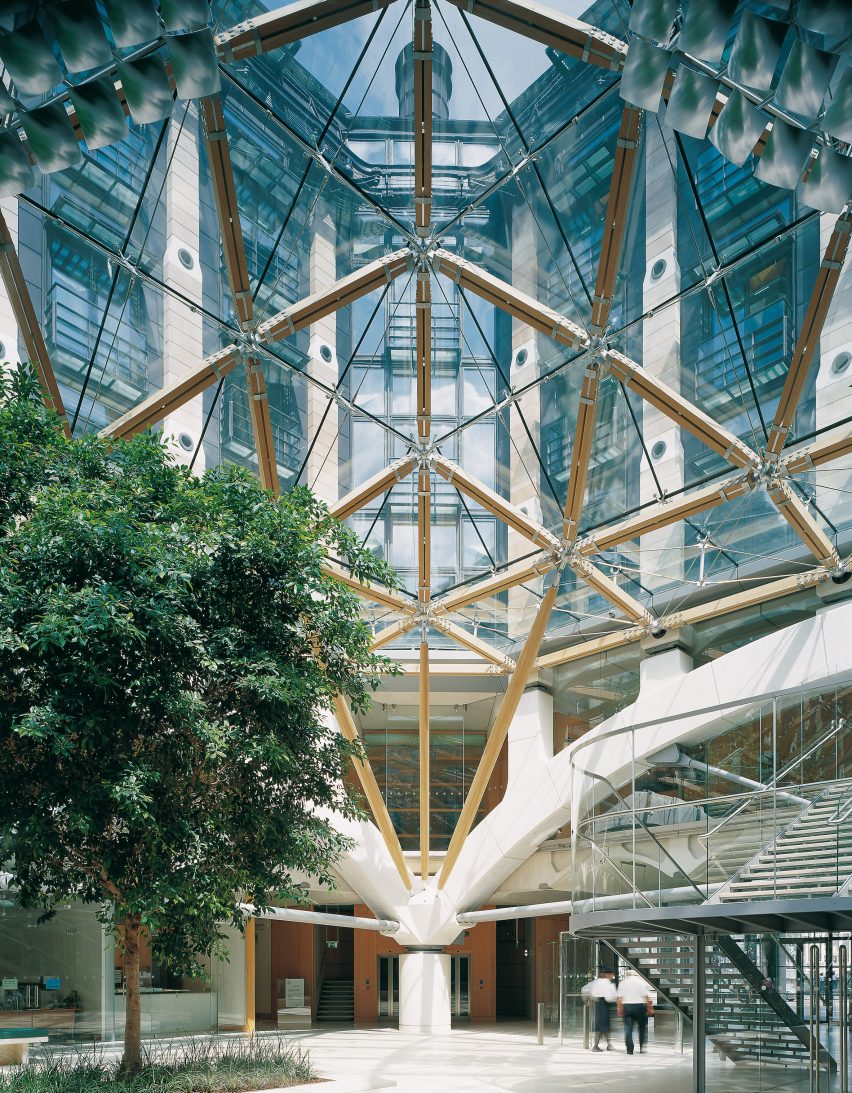 High-tech architecture guide: Portcullis House by Michael Hopkins