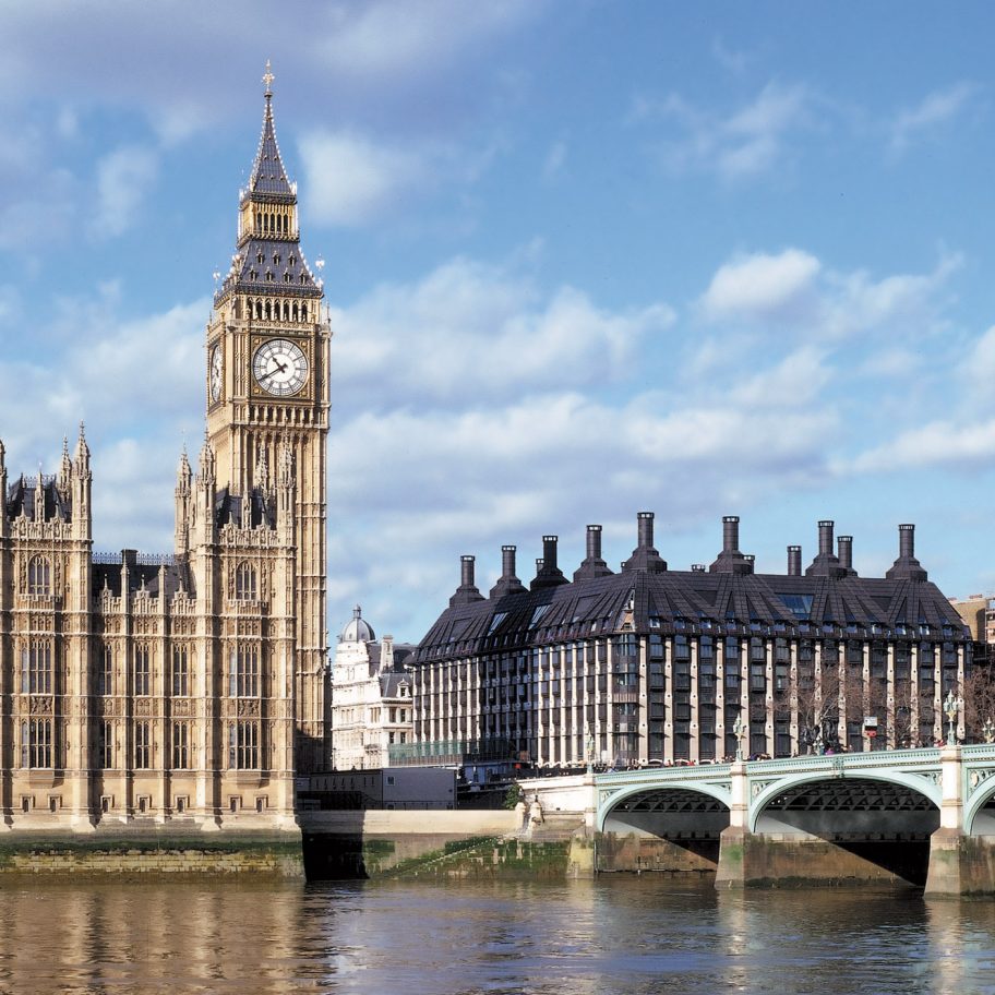 High-tech architecture guide: Portcullis House by Michael Hopkins