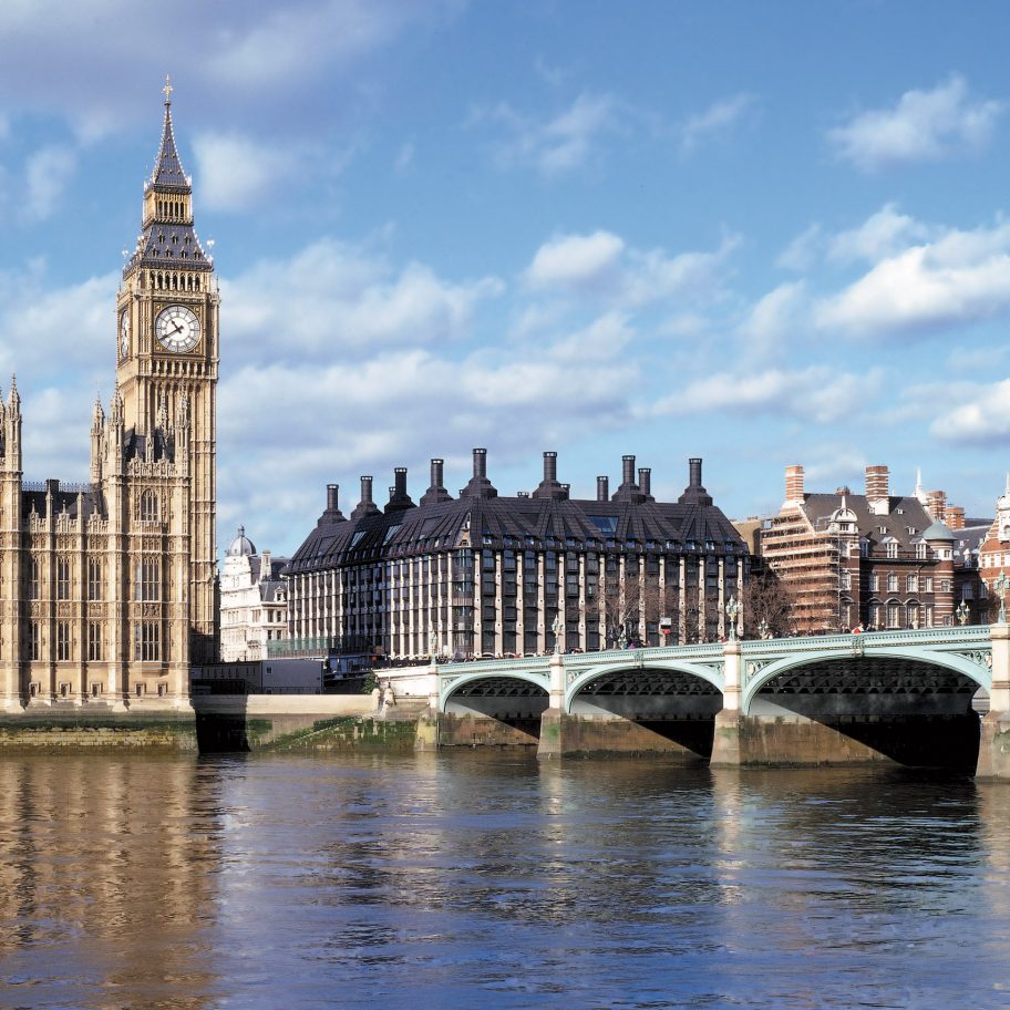 High-tech architecture guide: Portcullis House by Michael Hopkins