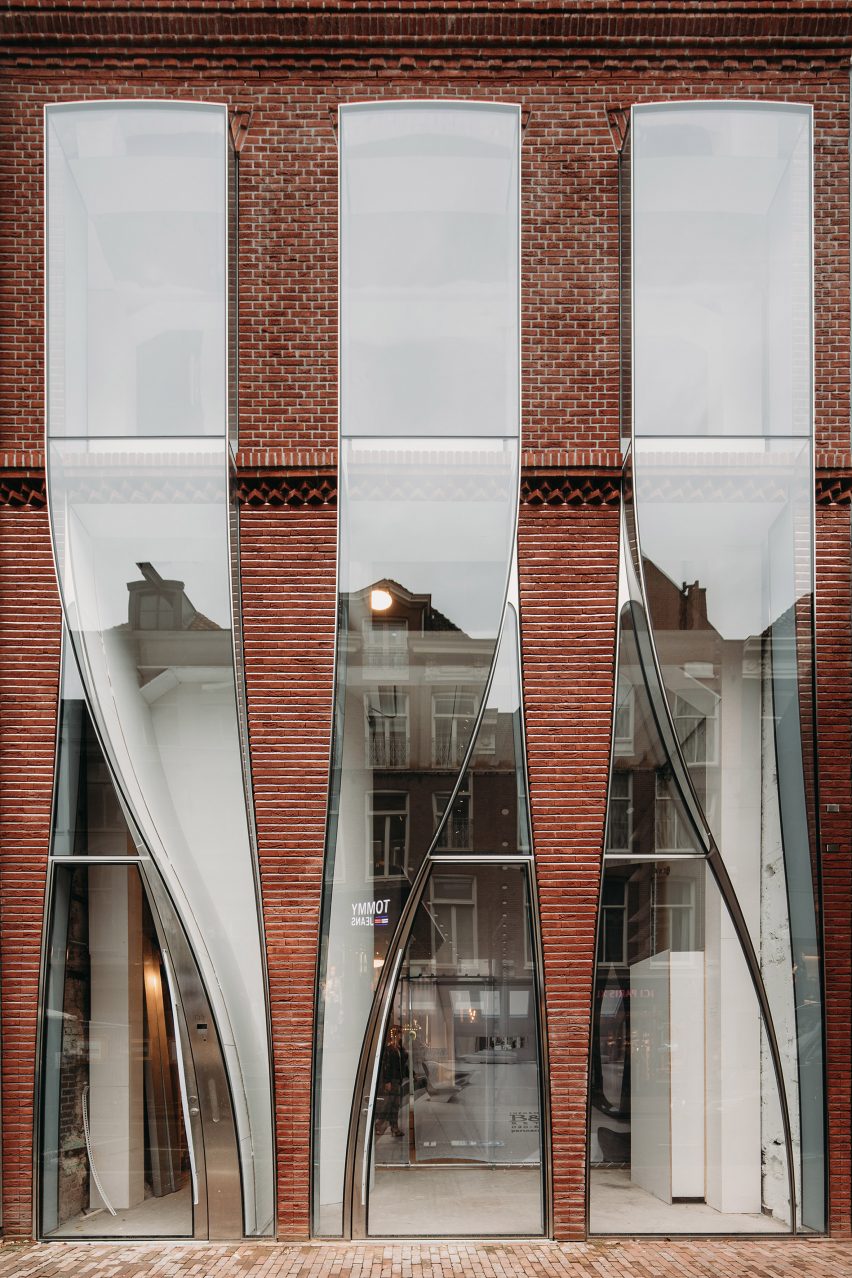The Looking Glass on P.C. Hooftstraat in Amsterdam by UNStudio 
