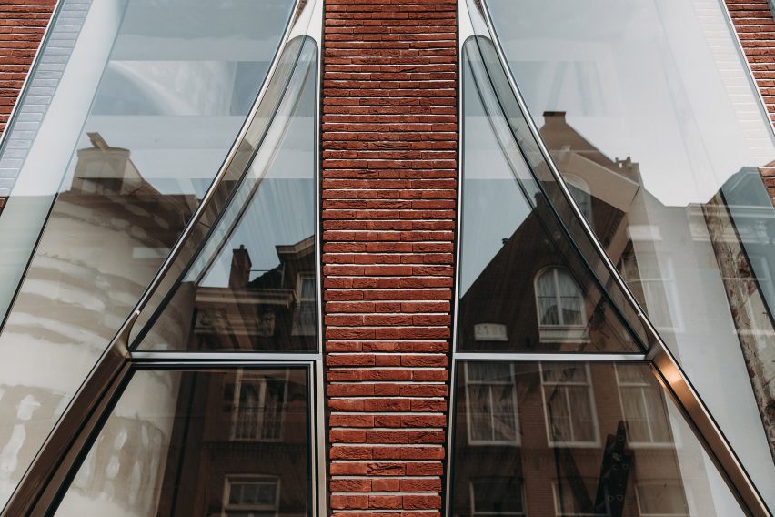 The Looking Glass on P.C. Hooftstraat in Amsterdam by UNStudio 