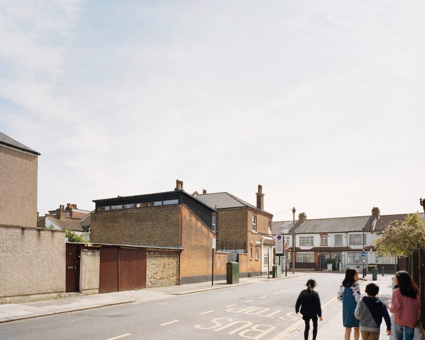 Windsor Road outbuilding house by Russell Jones