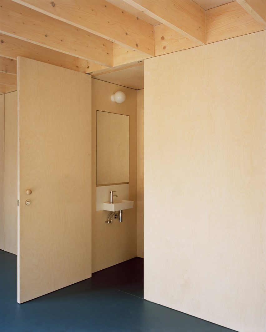 Windsor Road outbuilding house by Russell Jones