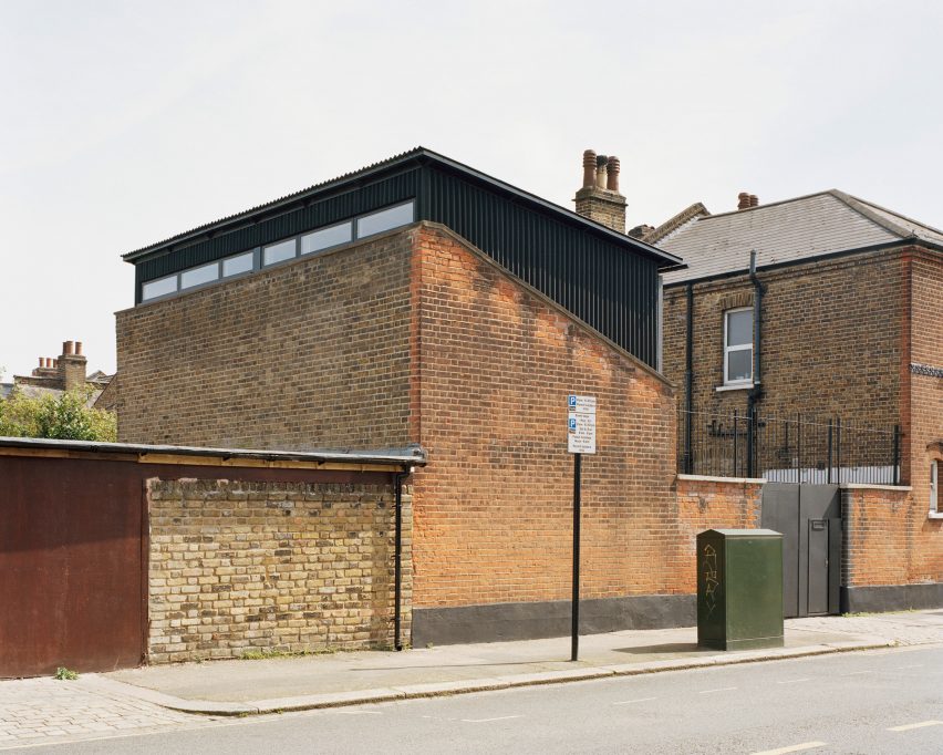 Windsor Road outbuilding house by Russell Jones