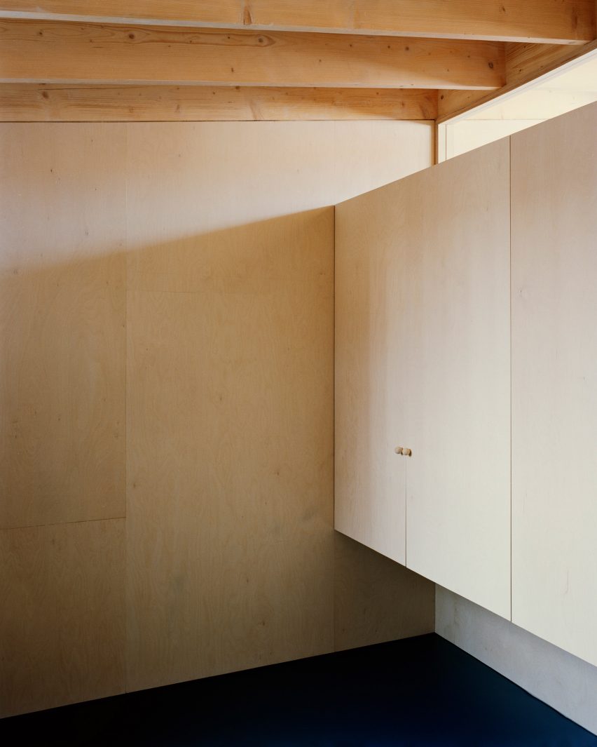 Windsor Road outbuilding house by Russell Jones