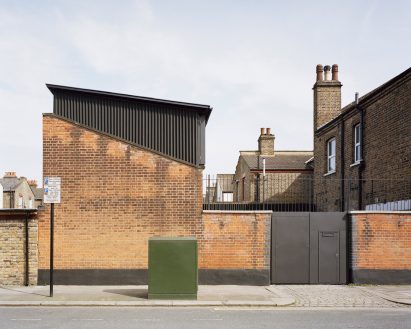 Windsor Road outbuilding house by Russell Jones