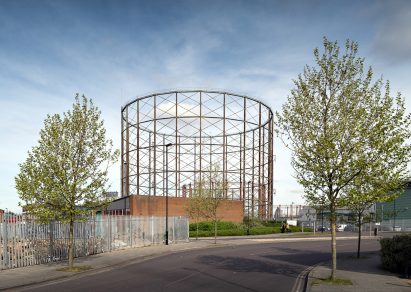Alligator park in a gas holder by Avanton